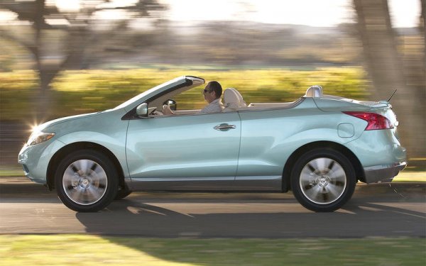 В Nissan решиха, че ще е добра идея да махнат покрива на популярния SUV Murano и да го превърнат в кабриолет с две врати. Интересна идея, но по същото време конкурентите на Nissan предлагаха доста по-красиви и динамични модели. Моделът се предлагаше само в един вариант, който се оказа и твърде скъп и през 2014 експериментът приключи.