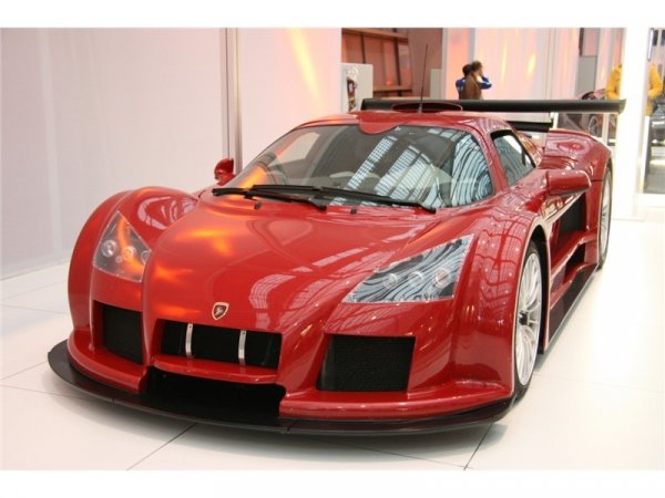 През 2008 се произвежда и шосейна версия на спортиста