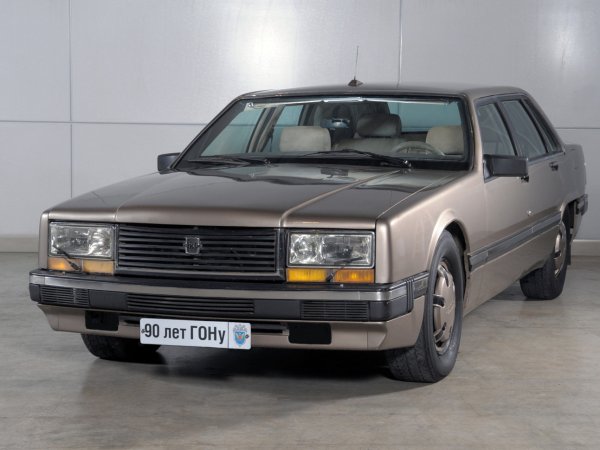 По приемник на знаменития "членовоз" ЗИЛ-4104 в СССР работили доста време, всъщност реално такъв се случи чак сега с Aurus в Русия. Един от проектите, претендирал за тази роля, била лимузината ЗИЛ-4102. От нея са построени два предсерийни прототипа в края на 80-те години, след поставена задача от Михаил Горбачов.