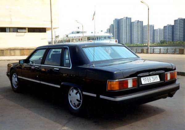 Новата, по-съвременна и "демократична" правителствена лимузина била разработвана с поглед към машини като Rolls-Royce Silver Spirit, Volvo 760 и Cadillac Fleetwood. В четириместния салон имало качествена кожа и велур, модерна климатизация и висококачествена аудиосистема с 10 говорителя.
