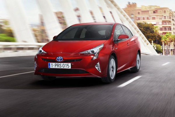 Prius е най-известният хибрид на света, като предлага по-нисък разход на гориво от основния си съперник Hyundai Ioniq Hybrid. Новото поколение ще се предлага като плъг-ин хибрид, който вероятно ще бъде още по-ефективен.