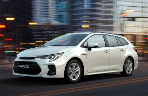 Това, че Swace е в списъка заедно с Toyota Corolla Touring Sports не бива да е изненадаза никого, защото двата автомобила са технически напълно идентичвни. При модела на Suzuki се предлага само една опция с 1,8-литров двигател, който е безмилостно ефективен, като при движение в града постигна разход от 2,72 л/100 км. Освен това е много удобен.