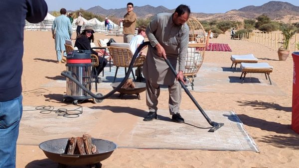Рали Дакар е една непрекъсната битка с пясъка - и не само за пилоти и механици