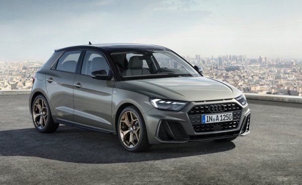 Шумоизолацията при най-малкото Audi явно не е на същото ниво, като в по-големите модели на компанията. Тази версия постига 66.1 на гладко, 73.9 на грапаво и 70 децибела средно. 
