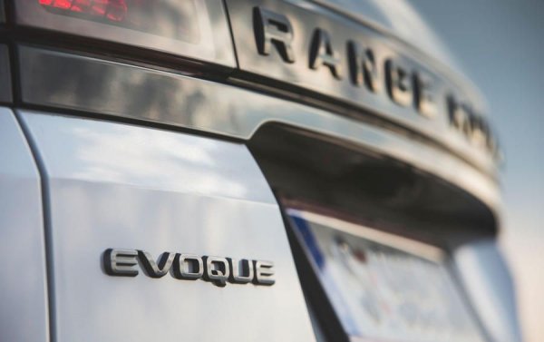 Доста приличните 62.2 децибела на участъка с гладък асфалт и 70.8 децибела на грапавия, което дава средно постижение от 66.5.
