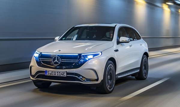 С по-големия размер джанти електромобилът на Mercedes става и по-шумен - 61.4 децибела на хубав асфалт, 69 на грапав и 65.2 средно.
