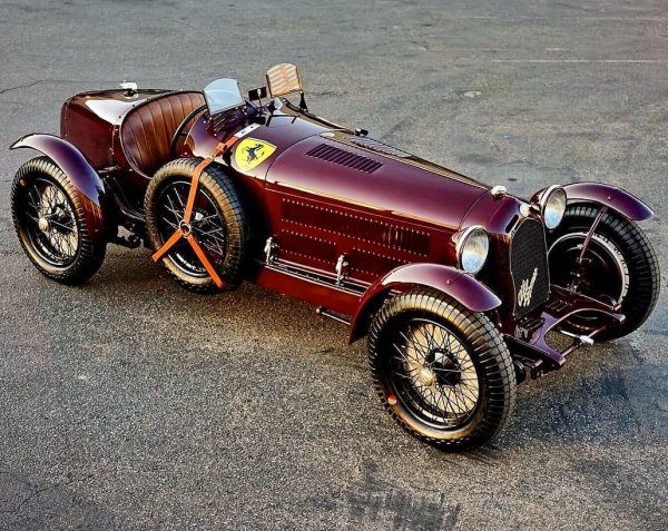 Състезателното Alfa Romeo 6C с което Нуволари печели най-много победи