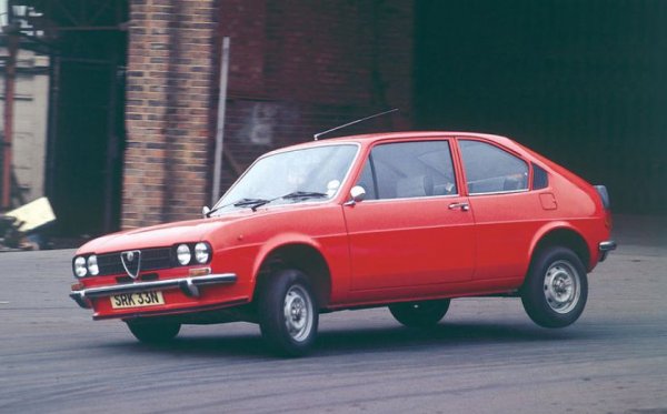 Този модел е направен като конкурент на VW Golf, но бързо се прославя с лошо качество (най-вече има проблеми с ръждясването). Появата на версията Veloce с 95 к.с. донякъде спасява нещата, а по-късно излиза и впечатляващото Sprint Coupe с 1,7-литров мотор със 117 к.с. Дизайнът на Джуджаро е другото, заради което го помним с добро. 
