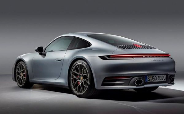 Има едно Porsche 991 в ирландско зелено - това е много важен за историята автомобил, тъй като е милионната бройка от модела. Всъщност основната черта на тази кола е дълголетието. Тя продължава да е много привлекателна, тъй като освен за състезания, става и за всекидневно ползване.
