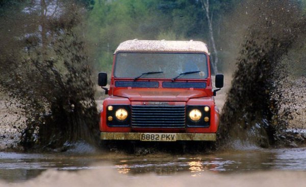 За 67 години производство много неща по Defender се променят, но в сърцевината си колата си остава същата (даже дясната врата в модела от 50-те е напълно взаимозаменима с тази от 2012). Това е един много корав автомобил, който ще мине там, където повечето ще се провалят. Има го с всякакви двигатели и опции, но основата му сила си остава в проходимостта. Производството на "класическия" Defender приключи през 2016 г., а изцяло новото поколение дебютира във Франкурт през 2019.
