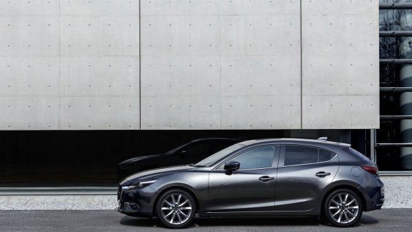 Обновената Mazda3 (Axela) за пазара на Япония