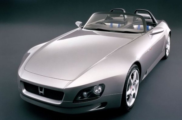 Дизайнът на финалната производствена версия е основно дело на Дайсуке Саваи. Той е автор и на доста по-оригиналния концептуален модел Honda SSM (на снимката), от когото тръгва историята на S2000. През цялото време Саваи работи по проекта съвместно с италианското студио Pininfarina. 
