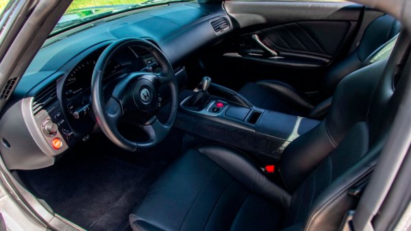 След 10 години производството най-сетне приключва през 2009 година. За това време са продадени 110 673 бройки от автомобила, от които 66 547 в САЩ и, уви, само 19 793 в Европа, което обяснява и защо днес е толкова трудно да си намерите добър екземпляр отсам океана. 
