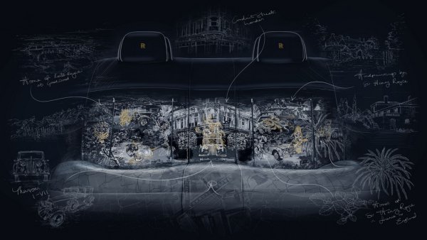 Задната седалка на Centenary изданието разказва историята на Phantom, показвайки сцени като оригиналната централа на Rolls-Royce в Лондон, класически дизайни на Phantom и абстрактно изображение на седем известни собственици от всяко поколение. Rolls-Royce казват, че разработването на уникалната материя е отнело повече от 12 месеца, съчетавайки висококачествен принт с бродерия, а цялата сцена се състои от над 160 000 шева.
