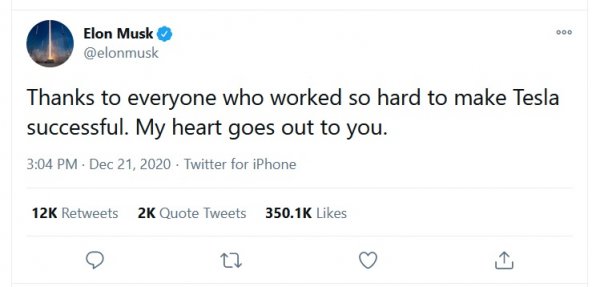 С един от последните си туитове за годината Мъск благодари на всички, работили за успеха на Tesla. Този успех вече е вън от съмнение. Компанията още не се е наложила сред големите автомобилни производители, но напредва. Пазарната й капитализация може и да е преувеличена, както казва и самият Илон, но вече е толкова голяма, че поставя Tesla в категорията Too big to fail. 