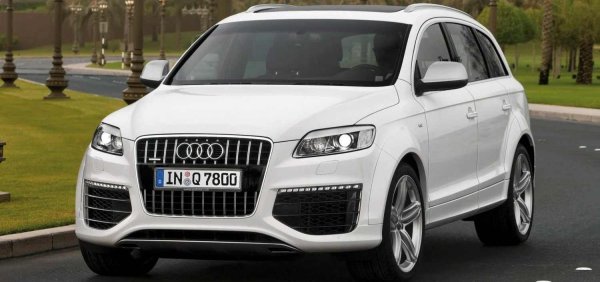 От началото на новия век групировката Volkswagen стартира множество проекти, всеки по-луд от предишния. Каква е ползата от рентабилността на нишови модели? Във всеки случай, огромната класическа гама и нейните дизелови двигатели се продават добре. Така се раждат Volkswagen Passat W8, Phaeton, Bugatti Veyron, Audi RS6 V10 и S8.

Всички тези модели заслужават внимание, но тук става дума за един от тях: Q7 V12 TDI. Между 2006 и 2009 г. R10 TDI се отличи три пъти в "24-те часа на Льо Ман" със своя V12 дизелов двигател. Защо тогава да не му се отдаде почит с V12 TDI двигател в автомобил, предназначен за широката публика? 
