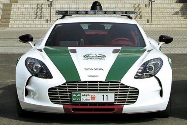 Къде: Дубай
Удивителният суперавтомобил на Aston Martin, със 7.3-литров V12 и 750 коня, бе произведен само в 77 екземпляра. Един от които се озова в ръцете на прословутата пътна полиция на Дубай. Едва ли някога други служители на реда са извиквали такава завист.
