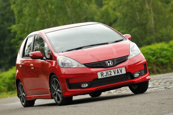 Втората генерация на Honda Jazz е просторен и практичен малък хечбек, който е и много надежден. Нито един от собствениците му не съобщава за повреда през последната година.