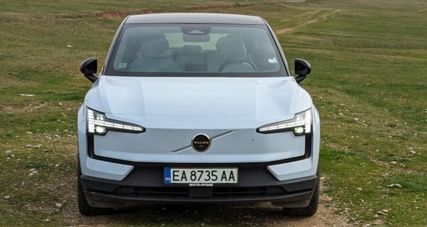 Разработеният в Китай електромобил се хареса на мнозина (включително и на нас) с доброто си управление и смайващото ускорение, поне при върховите версии. Но все пак има известен отлив - регистрациите са с 28% по-малко, отколкото през първата половина на 2024. 
