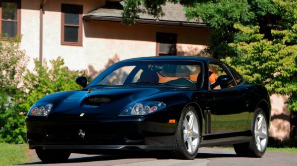 В края на 90-те Ferrari планира своя ренесанс в автомобилните спортове с Михаел Шумахер, като едновременно с това президентът на компанията Лука ди Монтедземоло иска да върне в гамата на марката Grand Tourer с V12 двигател, който да напомня на модела 275 GTB. 

Така се появява 550 Maranello, разработена от ателието Pininfarina. Колата на Еминем е с увеличена от 485 на 515 конски сили мощност, а M в 575М означава модифициран. Двете "М" в името пък препращат към инициали на рапъра (Маршъл Метърс).
