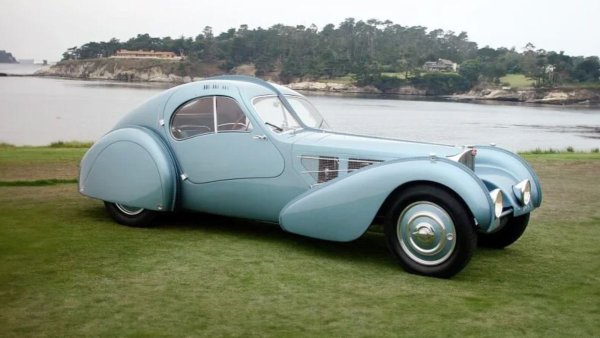 Година на производство: 1936 г.

Цена: 42,8 милиона долара

Bugatti Type 57 SC Atlantic 1936 е нещо наистина рядко. Този модел не само е произведен само в четири екземпляра, но и се отличава с вечния си дизайн, замислен от сина на основателя на френската марка Жан Бугати. Стилът се основава на концептуалния автомобил A&eacute;rolithe от 1935 г., показан на автомобилното изложение в Париж. Каросерията е изработена от сплав от магнезий и алуминий и следователно е много лека, но в същото време запалима, което не позволява свързването на частите на автомобила чрез заваряване, като те са закрепени с нитове.

Колата е оборудвана с 3,3-литров компресорен двигател с мощност 213 конски сили, като ускорява до 200 км/ч. Това я прави един от най-бързите, най-престижни и скъпи автомобили от 30-те години на миналия век.

През май 2010 г. един колекционерски екземпляр от великолепната четворка беше продаден на калифорнийски търг от Gooding & Company за сума между 30 и 40 милиона долара. Bloomberg твърди, че купувачът е бил колекционерът Питър Мълин, който е купил превозното средство за своя личен музей на ретро автомобили в Окснард, Калифорния, за 42,8 милиона долара.
