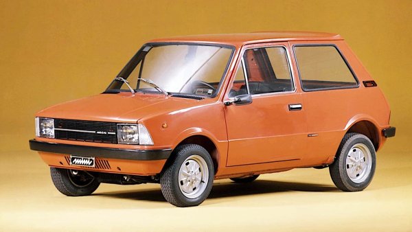 Още една малка кола, но този път с английска ДНК. Моливът на Гандини веднага може да бъде разпознат. Особено при квадратните линии, толкова различни от тези на оригиналното Mini.

Известен също като "Mini Bertone" - Innocenti Nuova Mini от 1974 г. има двойна задача. От една страна да запази духа на класическото британско мъниче, но да пренесе в Италия нещо, което се харесва на местните. И да се конкурира с Autobainchi A 112 на Lancia. Начело на дизайна на Bertone е самият Гандини. Този успешен компактен автомобил продава над 300 000 бройки до 1993 година.