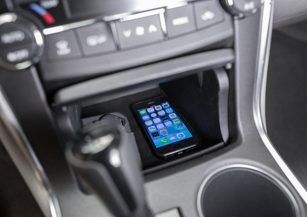 Сред най-разгорещените дискусии във форумите са тези за проблеми, свързани с климатика на Toyota Camry. Най-често става дума за автомобили на около десет години и повече. Собственикът на Camry XV50  от 2014  г. се оплаква от необичаен проблем, когато по време на дълго пътуване (над 100 км) въздухът спира да духа от дефлекторите.

В случая работата на климатика се възстановява само след като автомобилът престои на едно място и изстине. Смяната на филтъра на купето, както и многобройните други съвети на членовете на форума, не дава резултати. С подобен проблем са се сблъскали и собственици на по-стари Toyota Camry.