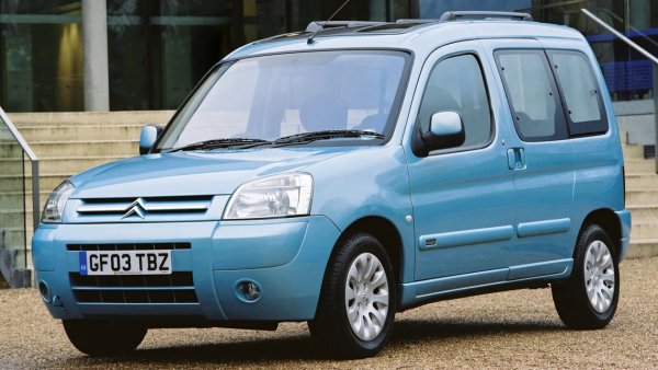 Първото поколение на Citroen Berlingo е просто и надеждно. Има просторен практичен салон и икономичен турбодизел.

Плюсове: практичен; икономичен дизелов двигатели; енергоемко окачване.

Минуси: неудобна шофьорска седалка седалка; висока цена за годините си.
