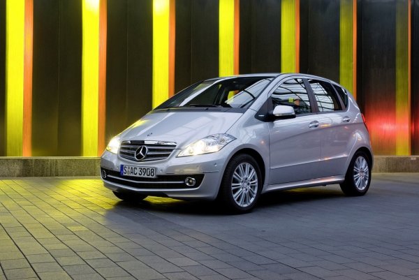 А-класата от второ поколение е употребяван модел, който няма да изтъни банковата ми сметка при ремонт. Освен това компактният автомобил е изненадващо просторен.

Плюсове: качествен интериор; евтин за поддръжка.

Минуси: няма много добра управляемост; по-скъп е отколкото трябва.
