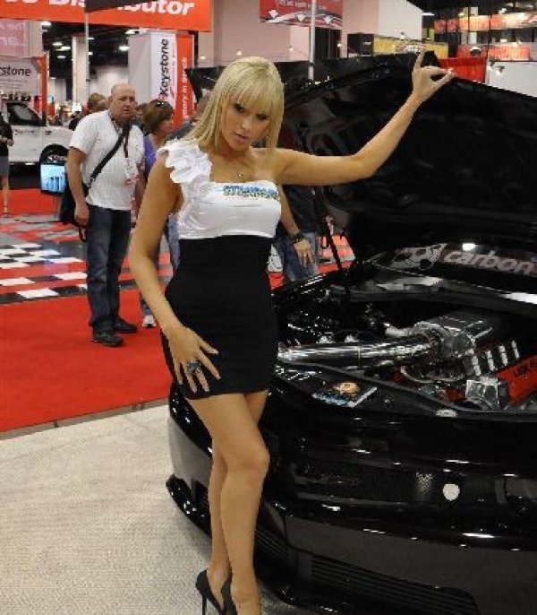 Момичетата на SEMA 2010 