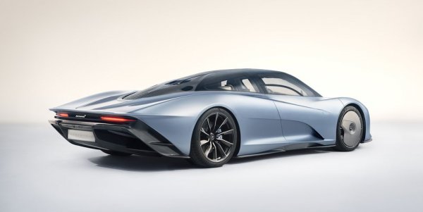 Speedtail има съвсем различна задача от Senna &ndash; той трябва да е максимално бърз и да осигурява невероятно ускорение на правата. Задачата явно е изпълнена.