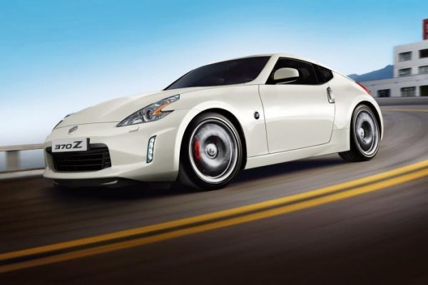 Европейската версия на модернизирания Nissan 370Z (2012 г.)