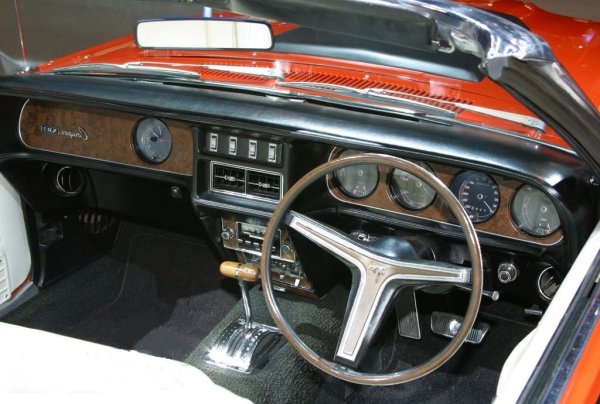 Най-голямото достойнство на тази истинска muscle car е, че е доста подценена спрямо връстниците си. Дори версията с 6.4-литровия V8 на Ford може да се намери в рамките на 10 хиляди долара. А интересът се възражда и съвсем скоро цените ще скочат. 