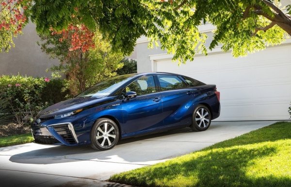 Горивните клетки също са разработени първоначално като източник за енергия с приложение в космоса. Технологията продължава да се развива, като водородни клетки вече задвижват и серийни автомобили и камиони. Подобни модели имат BMW, Hyundai и Toyota, които скоро ще бъдат догонени и от други големи производители.