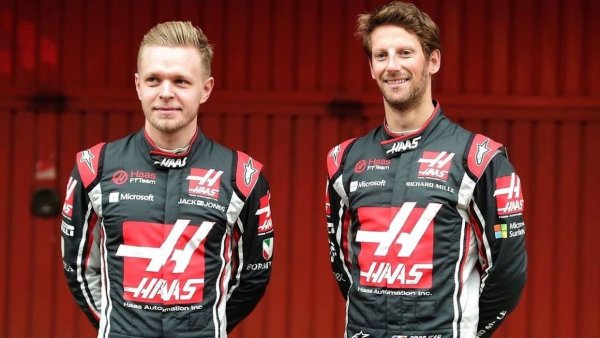 Космонавтите и астронавтите използват специална екипировка, устойчива на изгаряне, дори и когато не са със скафандри. Нарастването преди години на смъртните случаи заради пожари в моторните спортове довело до търсенето на устойчиви екипи за пилотите. Така се появяват и сертифицираните състезателни гащеризони, които издържат известно време и на открити пламъци. Техниката за изработката им е заимствана от тази в униформите на космонавтите.