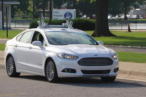 Лазерните радари, познати и като лидари, се използват в космическите програми за определяне на разстоянията и наблюдение на обекти, разположени на луната или на спътниците.

В автомобилната индустрия радарите и лидарите позволяват за подробно следене на обстановката около дадена кола, като полагат и основите на автономното управление.