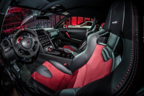 Три Nismo модела при премиерата им в България - Nissan GT-R Nismo, Nissan Juke Nismo RS и Nissan 370Z Nismo.  