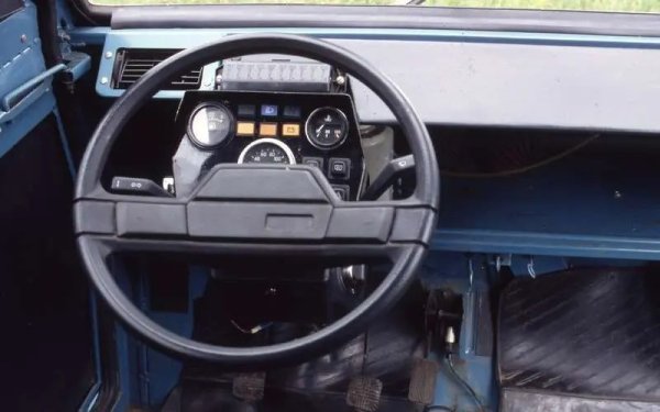 Колкото и странно да звучи, Кинешма се продава зад граница- През 1998-2000 г. в Испания са изпратени 50 автомобила, където местен дилър продава машината под името Ardila (Катерица) на берачи на цитрусови плодове. Колите се движат между дърветата и изкарват щайгите на пътя, където ги товарят в камиони. По този повод през 2000 г. Кинешма дори е изложена на автомобилното изложение в Париж.

Но експортното щастие е краткотрайно. А идеята не се увенчава с успех и у дома. До 2003 г. са сглобени около 350 автомобила, като с тях приключва историята на тази руска моторизирана количка. Която, най-вероятно, е и последната...