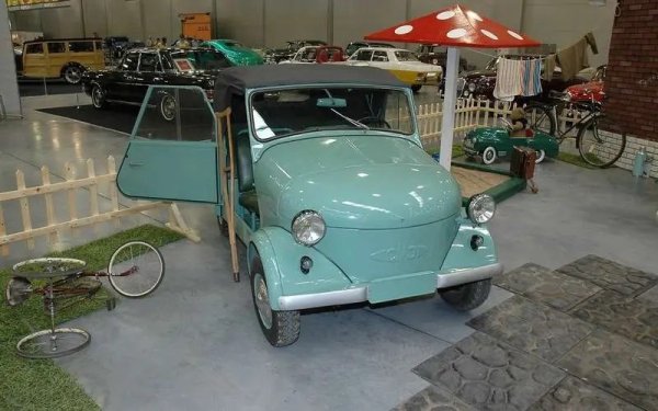 През 1957 г. в серийно производство излиза C3A - аналогична по конструкция, но с по-проста конструкция. В сраннения със S1L тя има не само подобрена стабилност, но и по-висока проходимост. Едноцилиндровият двигател на мотоциклета Иж-56 с обем 0,35 литра развива само 8,5 к.с. Скоростната кутия е мотоциклетна, с последователно превключване. Колата ускоряваше до максимум 40-50 км/ч.

Въпреки това, в много отношения моторизираната количка, колкото и да е странно, се оказа напреднала. Окачването, подобно на ЗАЗ-965, е напълно независимо: торсионна греда отпред, пружина отзад. За първи път в СССР сериен автомобил получи кормилна рейка и зъбно колело. Следващият, три десетилетия по-късно, беше ВАЗ-2108. Освен това S3A става втората кола в СССР след Москвич-402 с телескопични амортисьори.


