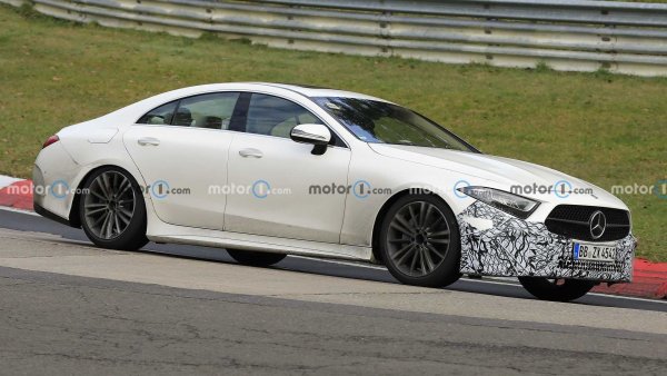 Моделът е на пазара от 2018 година и след 3 години идва моментът се неговото обновяване. Тъй като използва технологиите на E- и S-Class, някои детайли от новите им издания ще намерят място в CLS. Визуални промени не се предвиждат, но иновациите ще засегнат интериора, като включват обновена система MBUX и вероятно волан с тъч-скрийн в стил S-Class. Що се отнася до двигателите, които вече са частично електрифицирани, тук бихме могли да видим дебюта на хибридна версия. 

Име: Mercedes-Benz Mercedes CLS 

Дизайн: седан, подобен на купе

Двигателите: Бензин и дизел с мек хибрид, plug-in хибрид

Старт на проджбите: септември 2021 г.

Цената: Все още не е известна