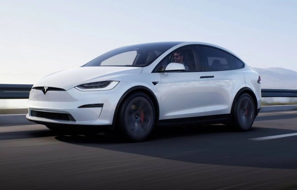 Малко повече от десетилетие след основаването си Tesla се превърна във водещ производител на електрически превозни средства. Първото навлизане на компанията в SUV сегмента се състоя през 2015 г., когато беше представен Model X.

През следващите години Tesla Model X непрекъснато се подобрява и се превръща в един от най-популярните кросоувъри на планетата.