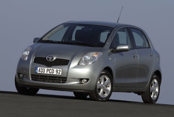 Години на производство - 2006-2014

Среден пробег на окачването преди ремонт &ndash; 130 000 км.

Въпреки че второто поколение Yaris е компактен и сравнително евтин хечбек, това е истинска Toyota - надеждна и почти безпроблемна за работа. И този компактен се откроява и с добро управление, което не противоречи на плавността на возенето.
