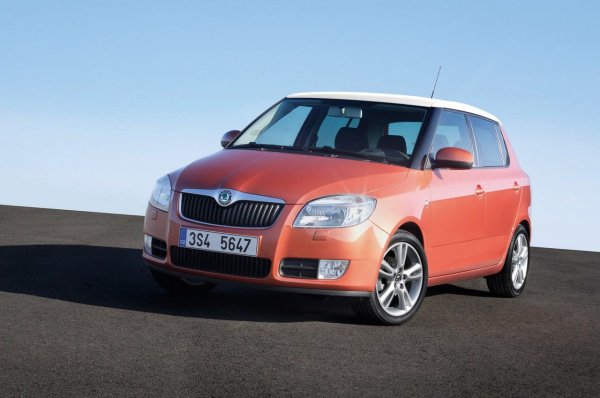 Години на производство &ndash; 2007-2014

Среден пробег на окачването преди ремонт &ndash; 120 000 км

Второто поколение Skoda Fabia е доста консервативен автомобил. Подобно на своя предшественик, той е изграден на доказаната платформа PQ24 на концерна VW. И това гарантира прилична надеждност на окачването.
