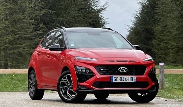 Среден разход: 5,4-5,9 л/100 км.

Тип задвижване: предно.

Предимства: стил, богато оборудване, гаранция.
