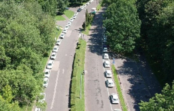 Той се провежда в Полша. Събитието във Варшава на 9 юли 2017 е организирано от един от най-големите оператори на услугата за коли под наем Panek Carshering. В парада участват 339 хибридни автомобила, включително Lexus 450H, Toyota Yaris, Toyota Auris, Toyota Prius, Toyota RAV4, Toyota C-HR, Mitsubishi Outlander, Lexus IS300 и Volvo X90.
