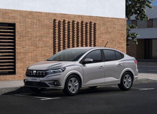 Румънският производител Dacia най-после осъществи смяната на поколенията на два от основните си модели, които продължават да са сред най-евтините на пазара в Европа. Те са изградени на платформата CMB-F. Седанът Logan е пораснал на размери, което осигурява повече пространство в салона.