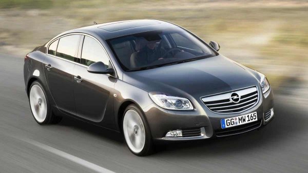 Години на производство: 2008-2014

Монтира се на: Оpel Astra, Insignia, Mokka, Zafira

1,6-литровият бензинов двигател с ангренажен ремък се отличава с голяма издръжливост, макар че изисква внимание към някои нюанси. Възможно е да има малки течове на масло, които не влияят на работата му, но показват необходимостта от профилактика.

Особено внимание заслужава топлообменникът, разположен под изпускателния колектор - уплътненията му могат да изсъхнат след 50 000 км и тогава маслото ще попадне в антифриза.
