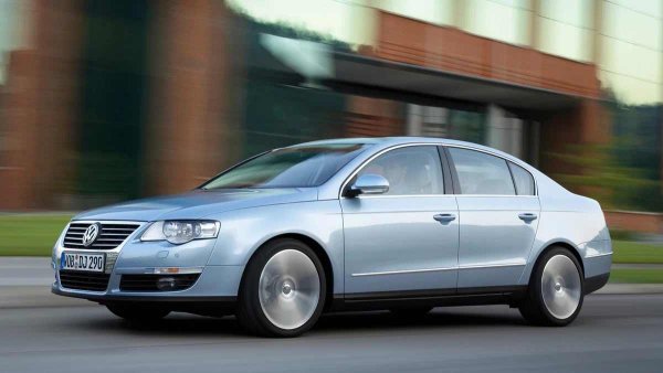 Години на производство: 2005-2015

Монтира се на: Audi A3; Seat Altea, Leon, Toledo; Skoda Octavia; Volkswagen Caddy, Golf, Jetta, Passat, Touran

Този 8-клапанов двигател е сериозно модернизирана версия на легендарния EA827 от 80-те години на миналия век. Поради което не е изненада, че е запазил всички най-добрите характеристики на своите предшественици: опростен дизайн, ремонтопригодност и дълъг ресурс.

При навременна поддръжка, този двигател лесно надхвърля границата от 350 000 км. Той също така лесно понася зареждане с лошо гориво, не се страхува от градските задръствания и прощава някои недостатъци при поддръжката.
