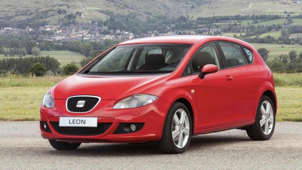 Основните проблеми, свързани с възрастта, започват да се появяват едва след 8-10 години експлоатация. Най-честите от тях са пукнатини в пластмасовия всмукателен колектор, замърсяване на дроселовата клапа и естествено износване на уплътненията.

Изпускащи уплътнения, втвърдени маслени уплътнения на клапаните и замърсени пръстени са признаци на много висок пробег. Дори тези проблеми обаче няма да спрат работата на двигателя, а просто ще е необходим планов ремонт.
