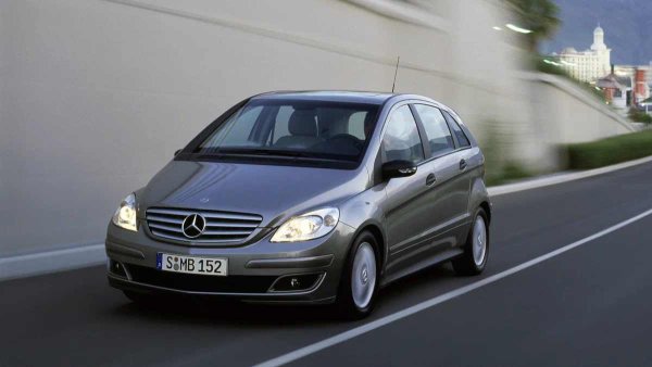 Години на производство: 2004-2012

Монтира се на: Mercedes-Benz A-класа и B-класа

Това е един от най-противоречивите двигатели в гамата на компанията. Трудно се поддържа поради тясното разположение на пространството под капака, а най-малките грешки в грижата за него могат да се превърнат в скъпи ремонти. Например, гориво с ниско качество води до замърсяване на инжекторите и дроселовата клапа и преждевременно износване на горивната помпа, която няма да издържи на подобно третиране повече от 150 000 км.
